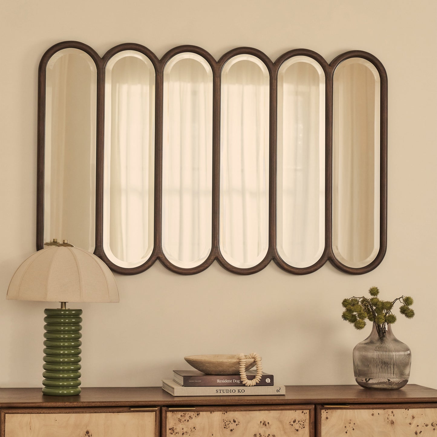 Reims - Specchio in Legno ad Arco con Pannelli in Legno Scuro 120cm x 80cm