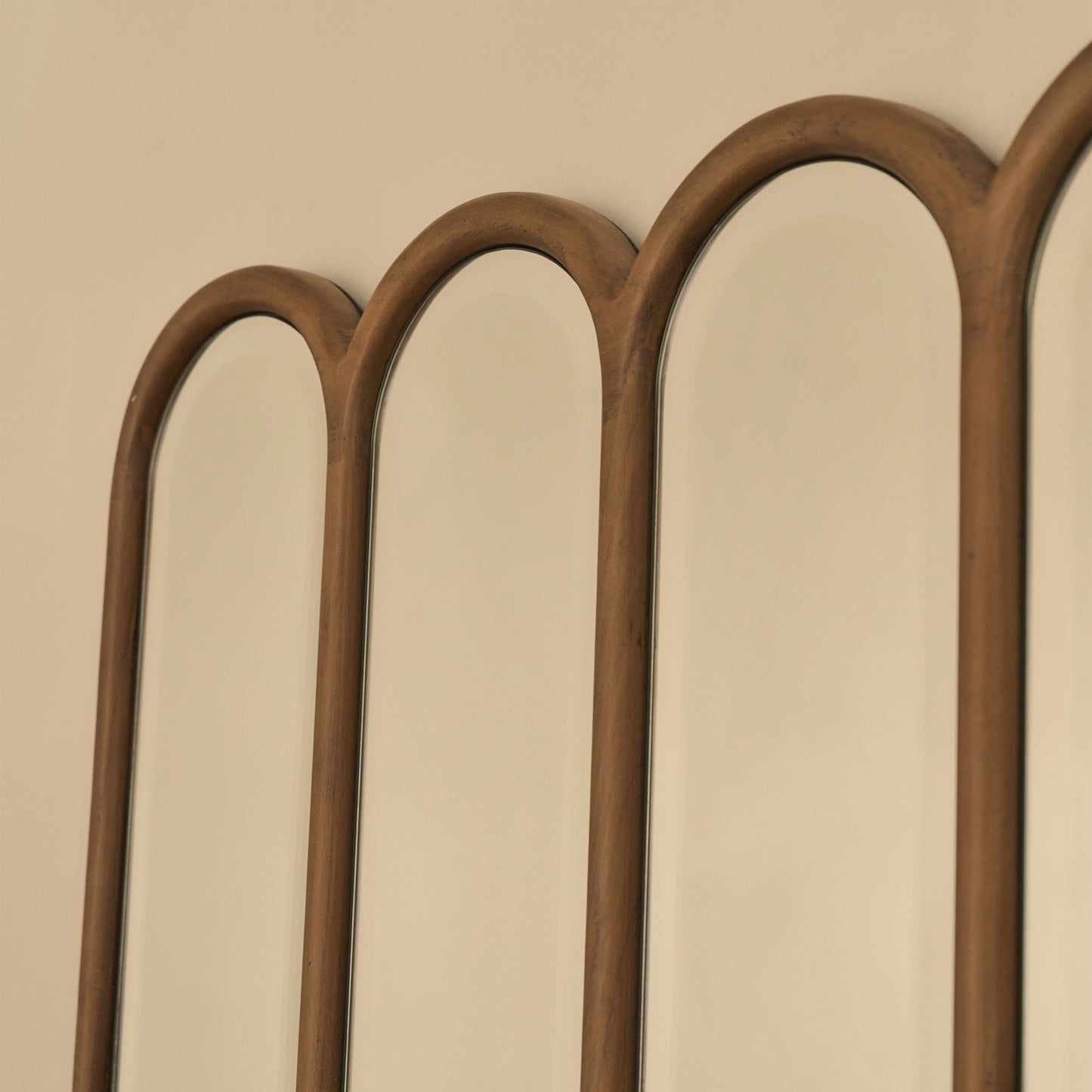 Reims - Specchio in Legno ad Arco con Pannelli in Legno Caldo 120 cm x 80 cm