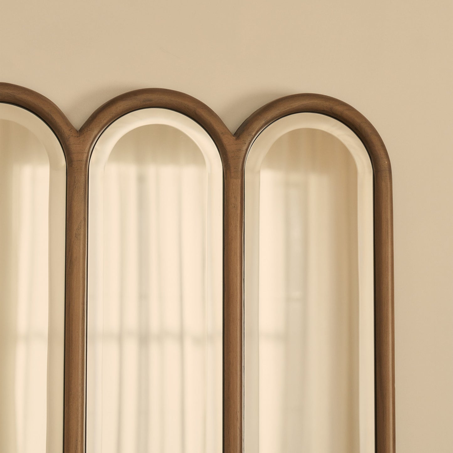 Reims - Specchio in Legno ad Arco con Pannelli in Legno Caldo 120 cm x 80 cm