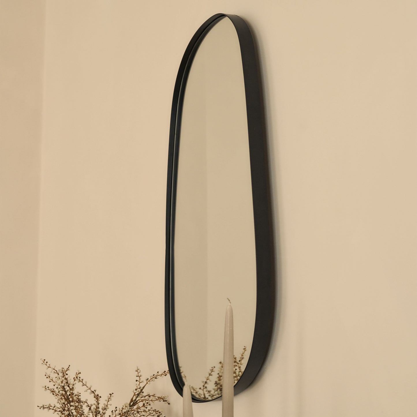 Ava - Specchio Irregolare a Forma di Pietra Nero 75cm x 45cm