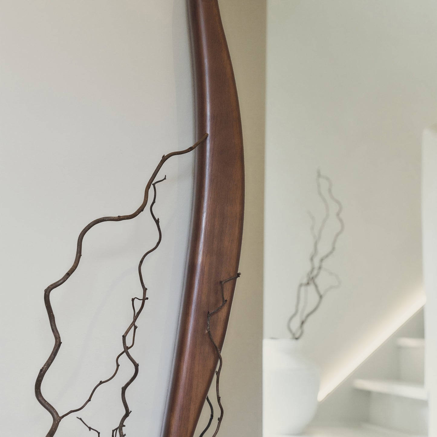 Arcurva - Specchio Irregolare Grande a Figura Intera in Legno Scuro 170cm x 85cm