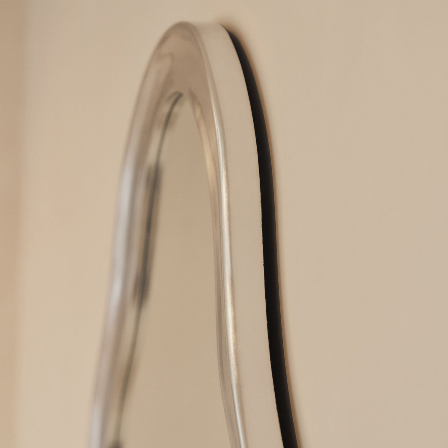 Riva - Specchio Irregolare a Forma di Laghetto in Cromo Spazzolato 98cm x 89cm