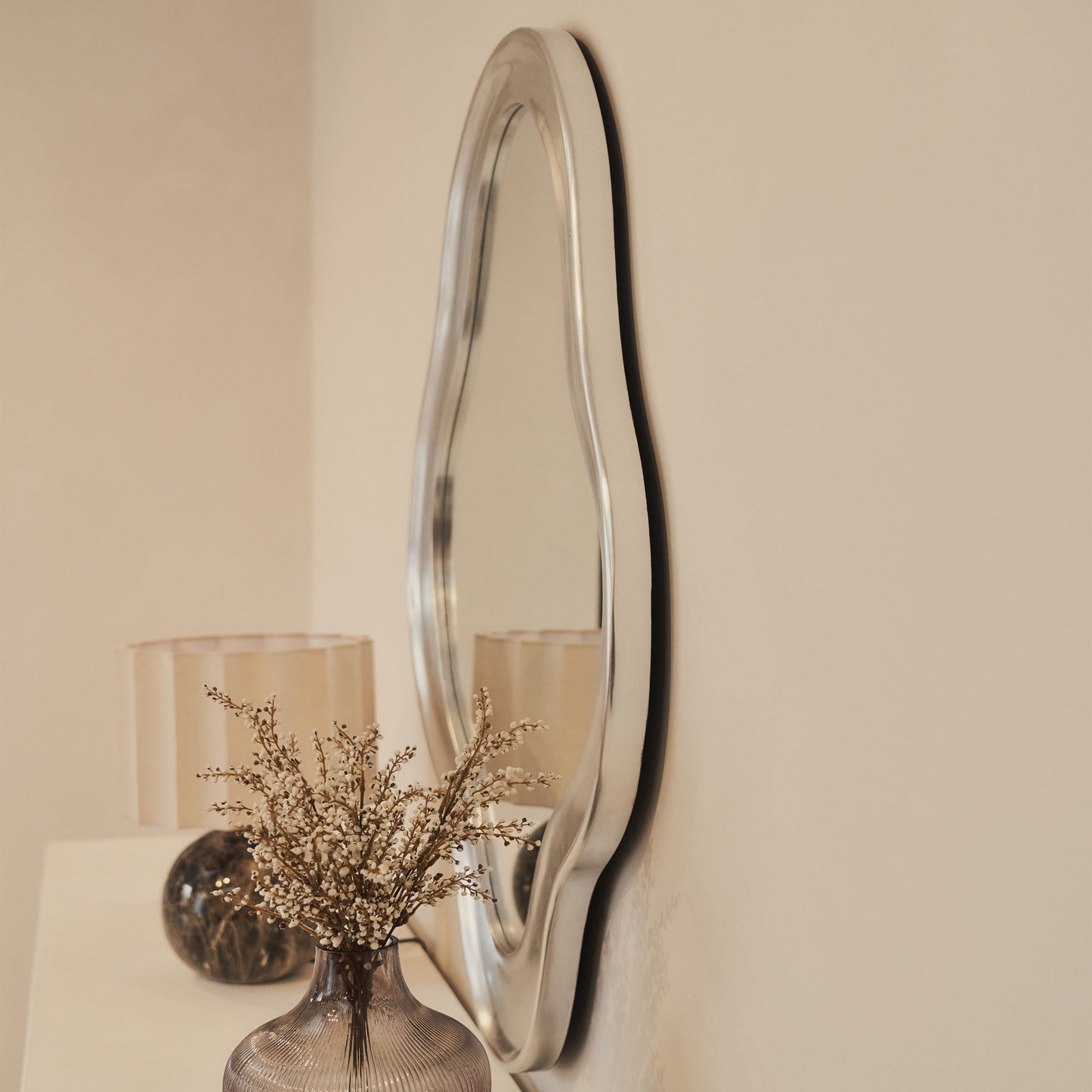Riva - Specchio Irregolare a Forma di Laghetto in Cromo Spazzolato 98cm x 89cm