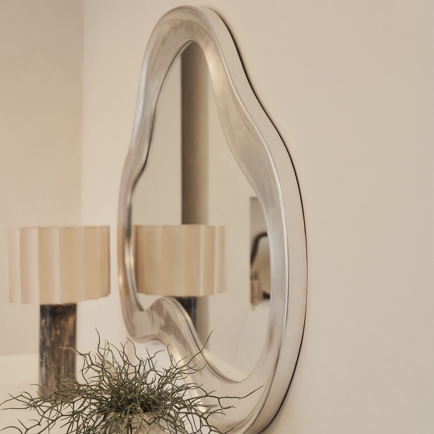 Riva - Specchio Irregolare a Forma di Stagno Cromo Spazzolato 120cm x 90cm