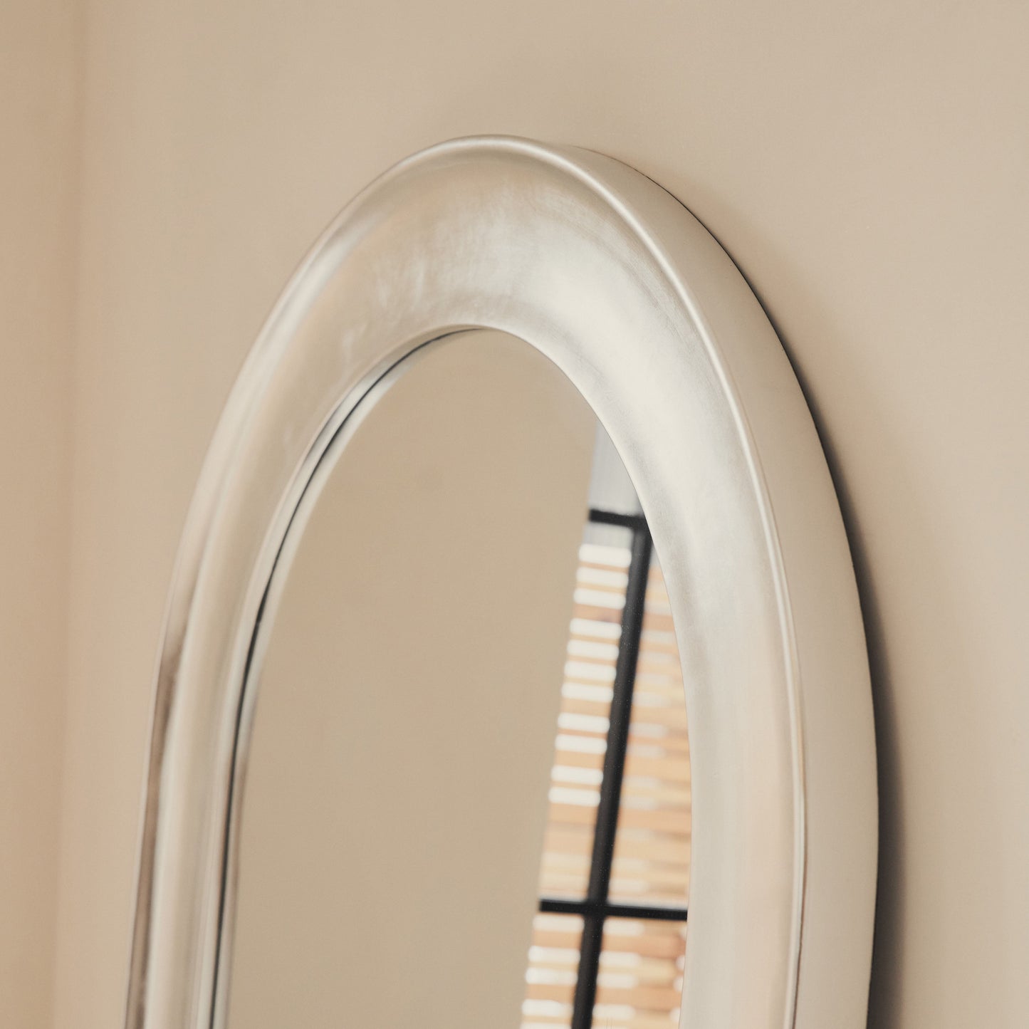 Riva - Specchio Irregolare a Forma di Stagno Cromo Spazzolato 120cm x 90cm