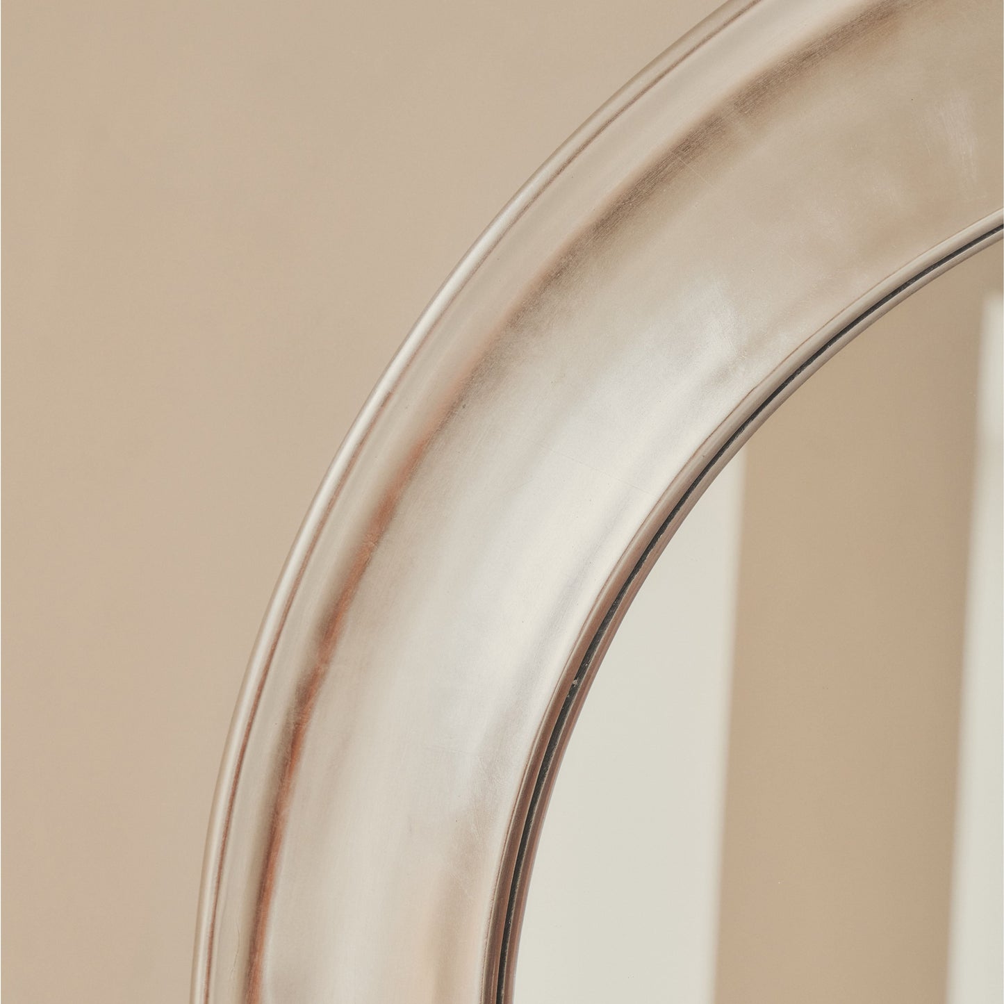 Riva - Specchio Irregolare a Forma di Stagno in Cromo Spazzolato 90cm x 85cm