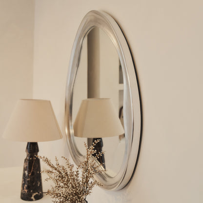 Riva - Specchio Irregolare a Forma di Stagno in Cromo Spazzolato 90cm x 85cm
