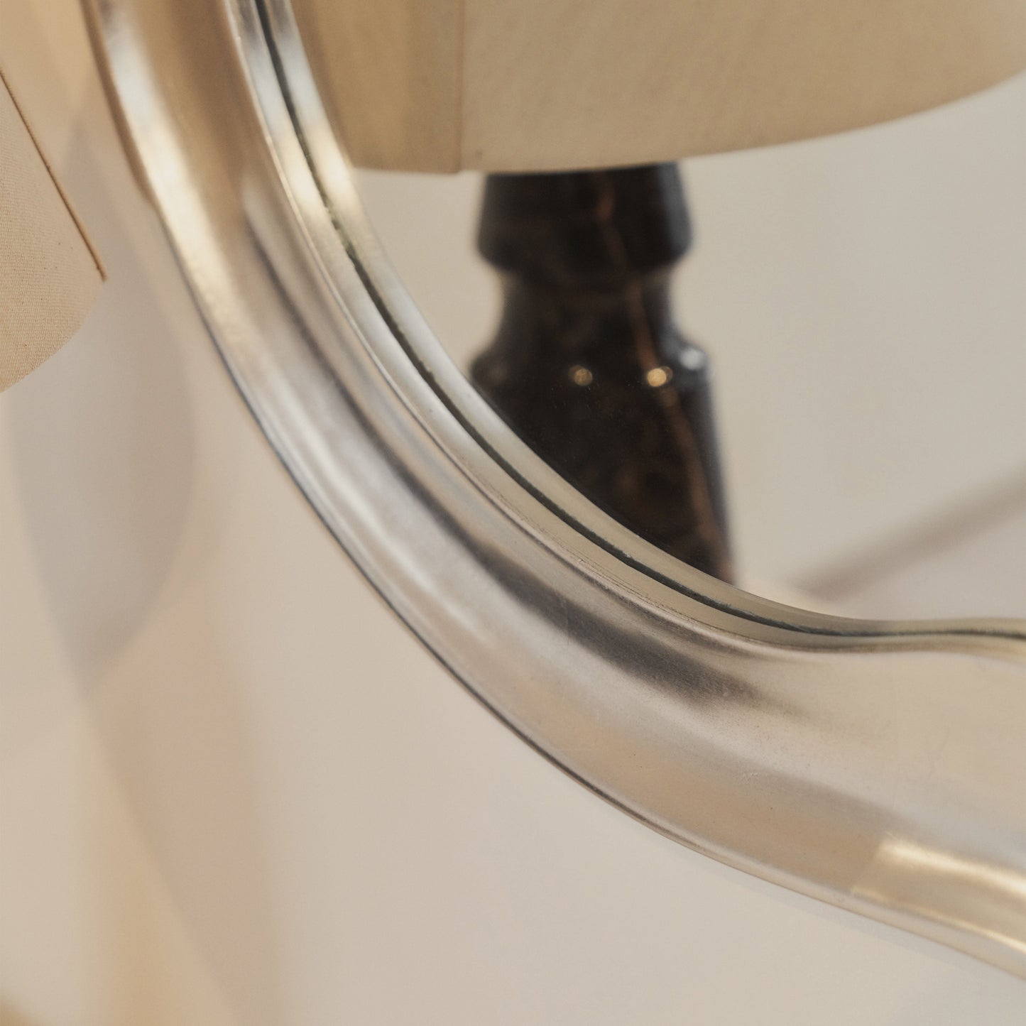 Riva - Specchio Irregolare a Forma di Stagno in Cromo Spazzolato 90cm x 85cm