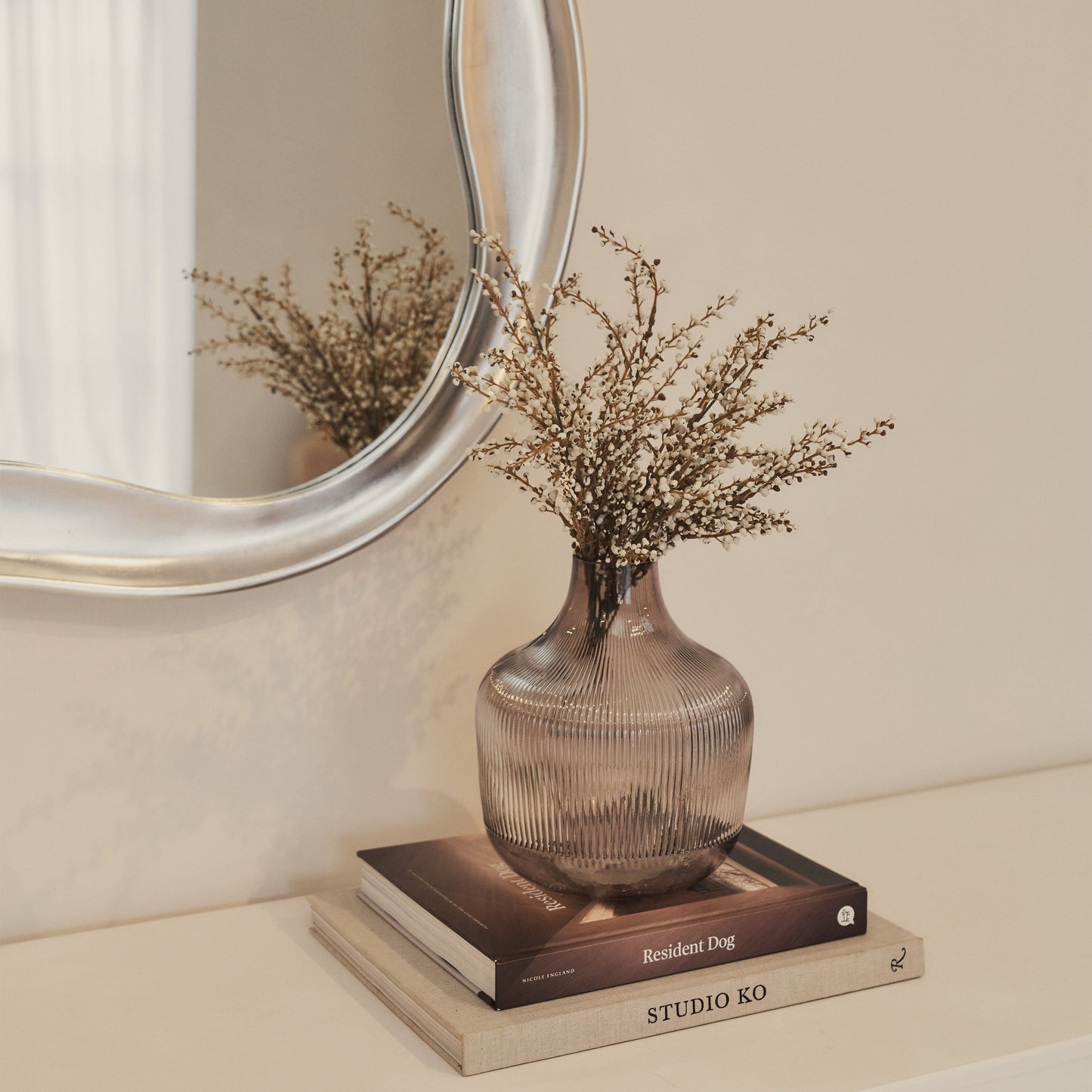 Riva - Specchio Irregolare a Forma di Stagno in Cromo Spazzolato 90cm x 85cm
