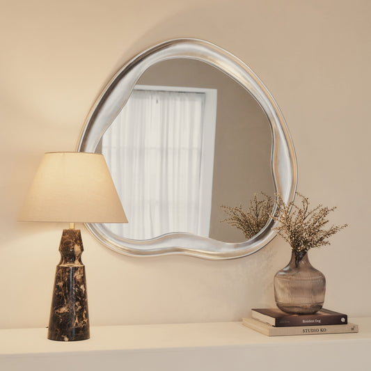 Riva - Specchio Irregolare a Forma di Stagno in Cromo Spazzolato 90cm x 85cm