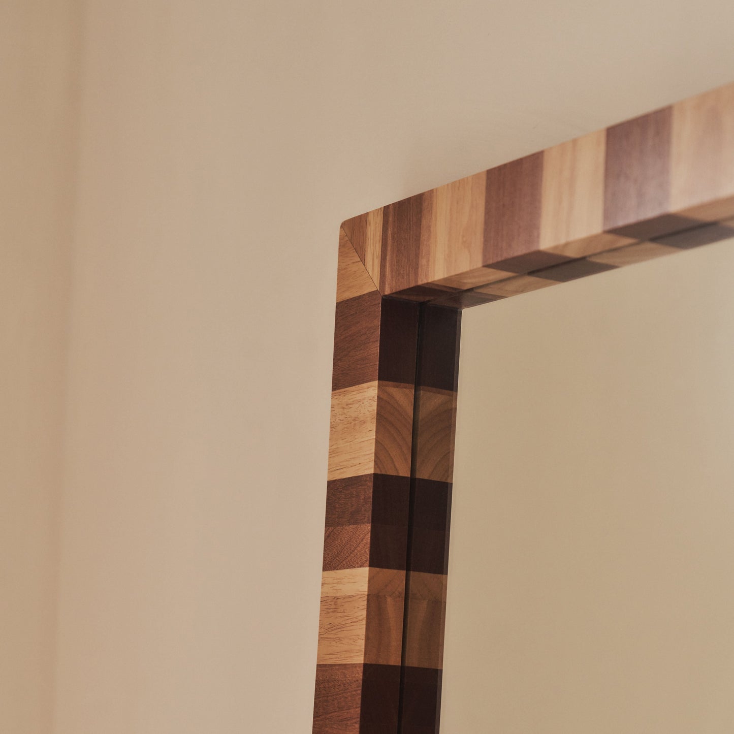 Tessera - Specchio Rettangolare in Legno a Scacchi Legno Scuro e Legno Chiaro 180cm x 90cm