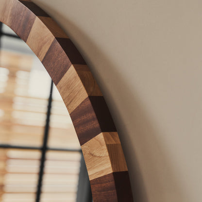 Tessera - Specchio Circolare in Legno a Scacchi Legno Scuro e Legno Chiaro 90cm x 90cm