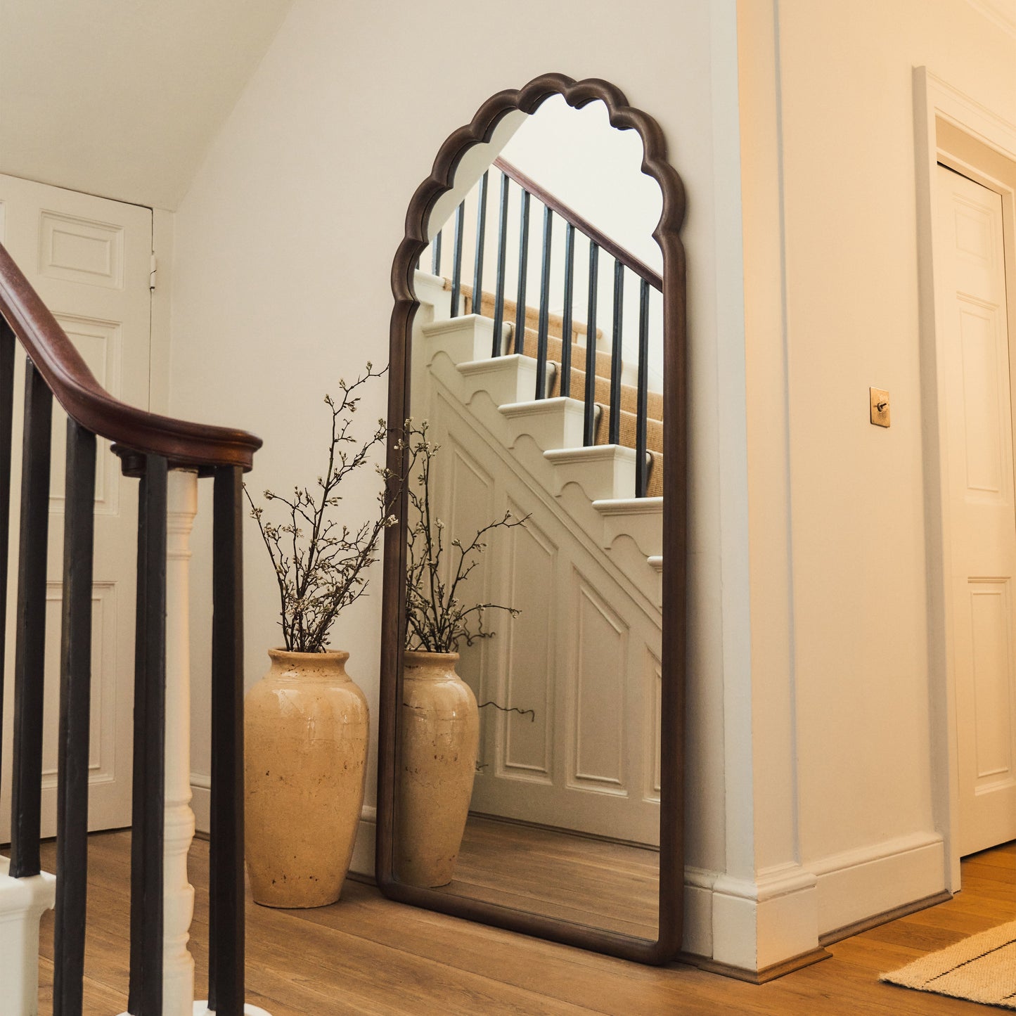 Safi - Specchio Grande ad Arco in Legno Scuro a Figura Intera 190cm x 90cm