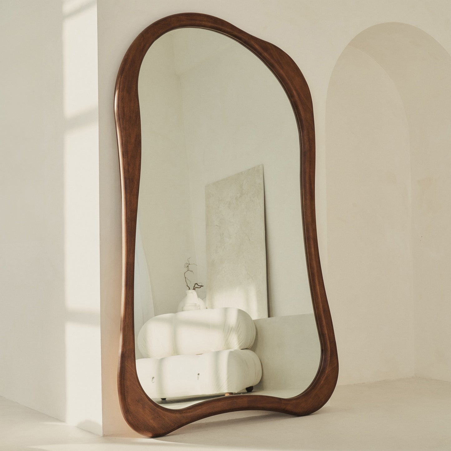Arcurva - Specchio Irregolare Grande in Legno Scuro a Figura Intera 190 cm x 120 cm