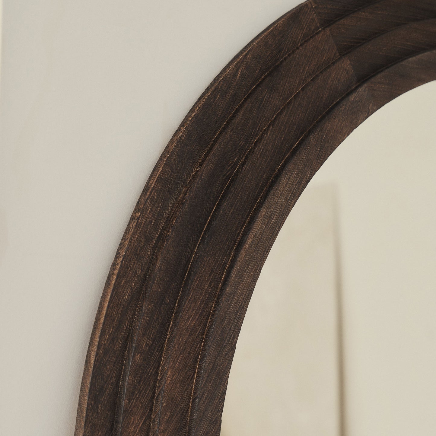 Luciana - Specchio in Legno Bruciato ad Arco Figura Intera 180cm x 110cm