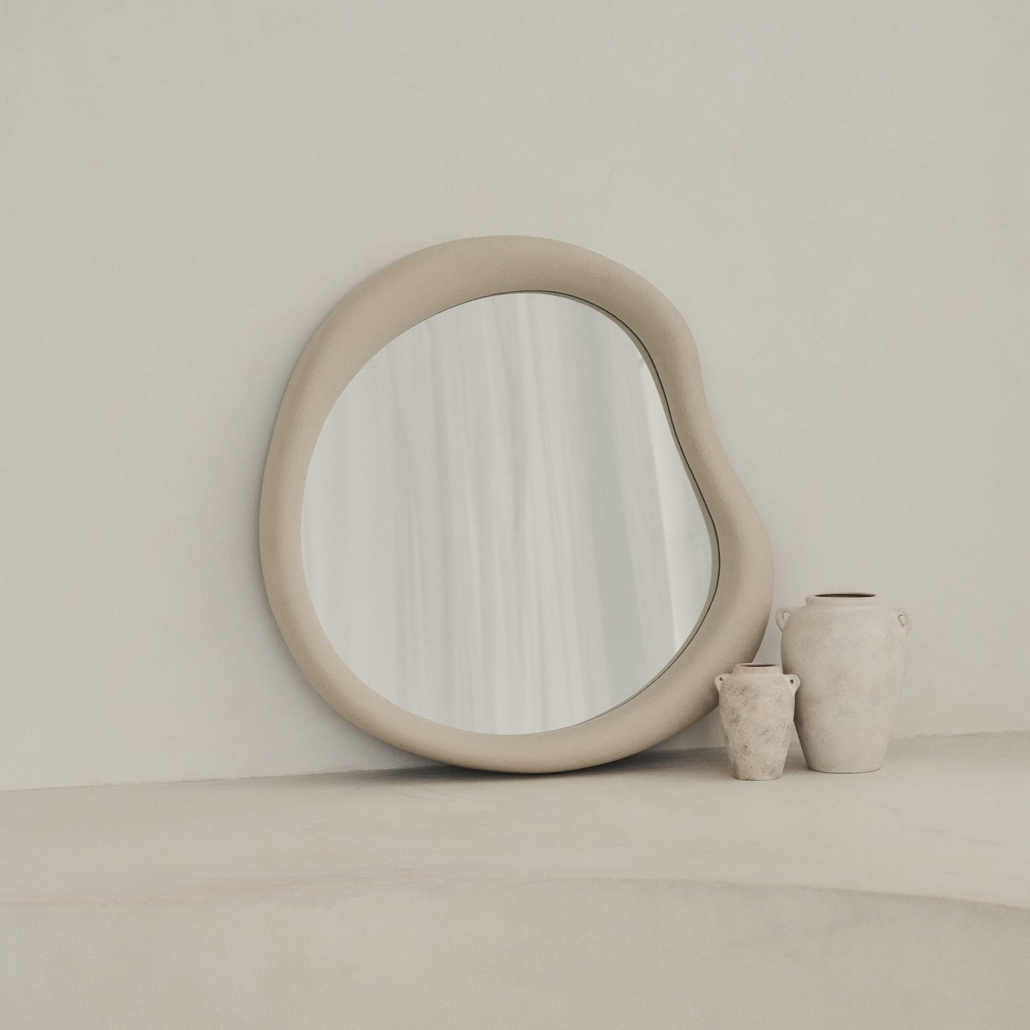 Wabi-Sabi - Specchio da Parete Irregolare in Cemento 80cm x 72cm