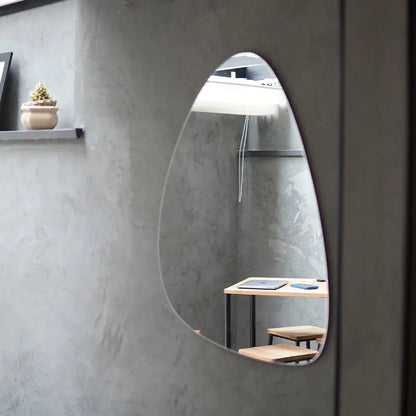 Specchio da Parete Organico Minimalista - Design Contemporaneo Fluido