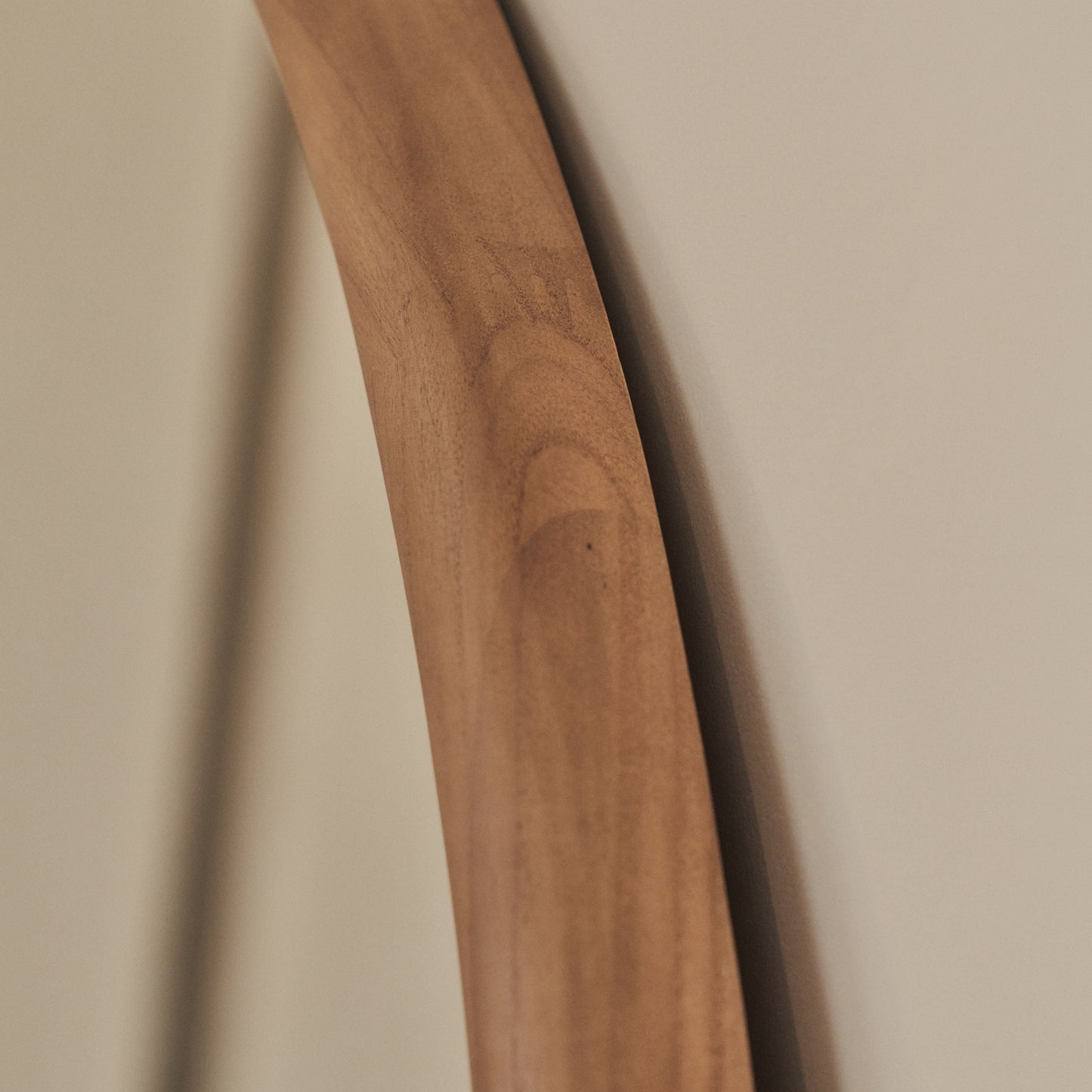 Amora - Specchio da Parete Rotondo Grande in Legno Caldo 100cm x 100cm