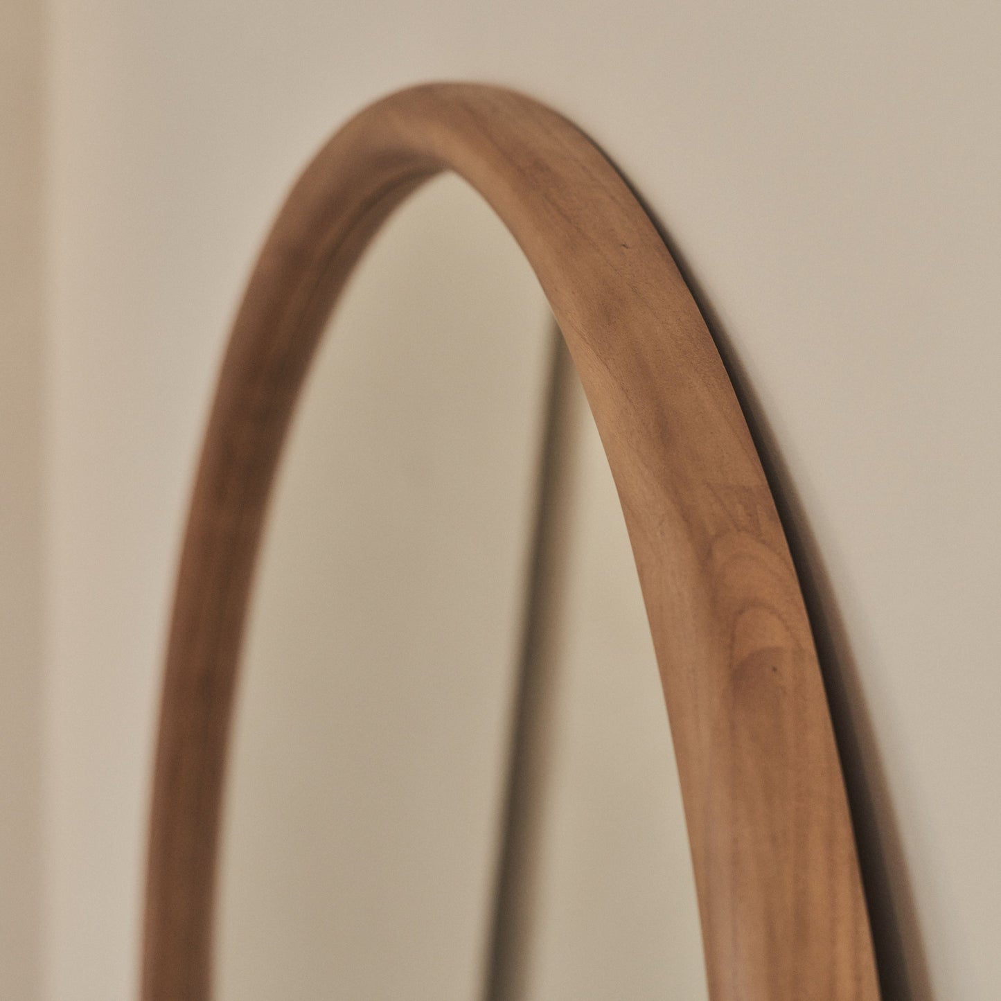 Amora - Specchio da Parete Rotondo Grande in Legno Caldo 100cm x 100cm