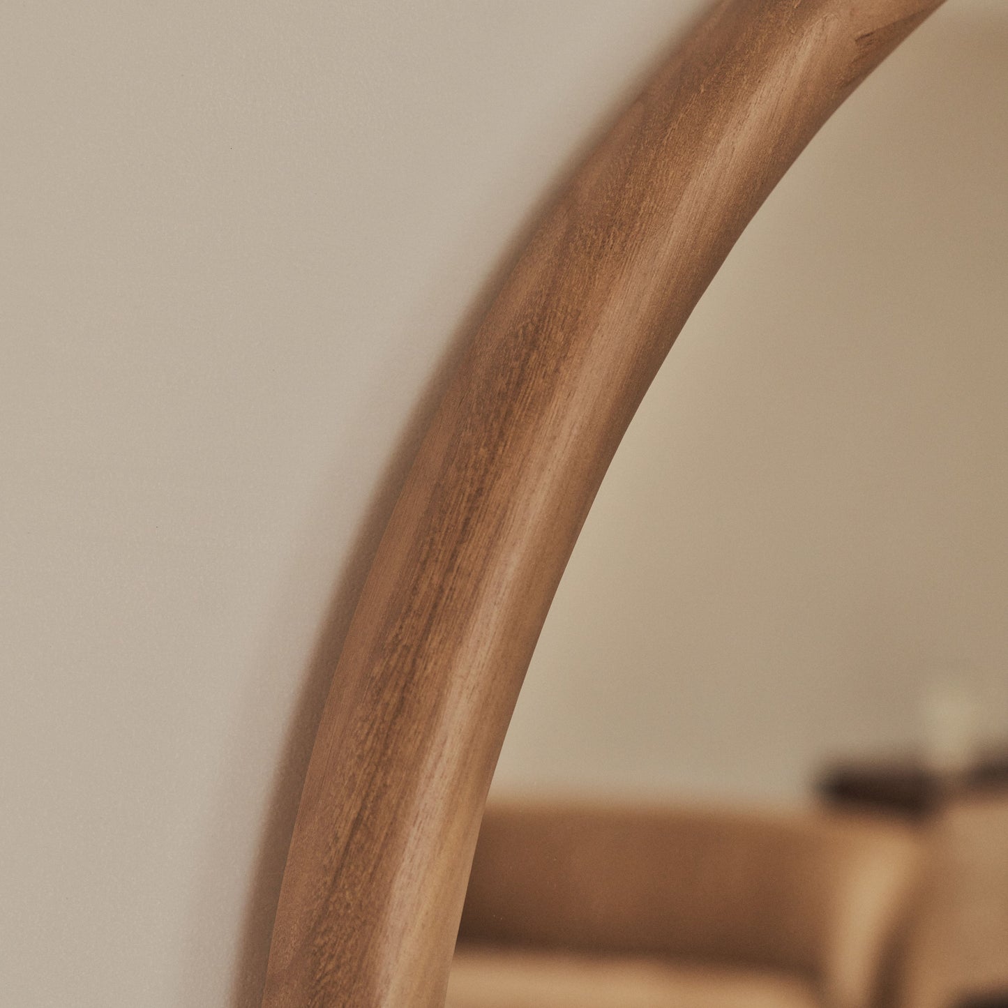 Amora - Specchio da Parete Rotondo Grande in Legno Caldo 100cm x 100cm