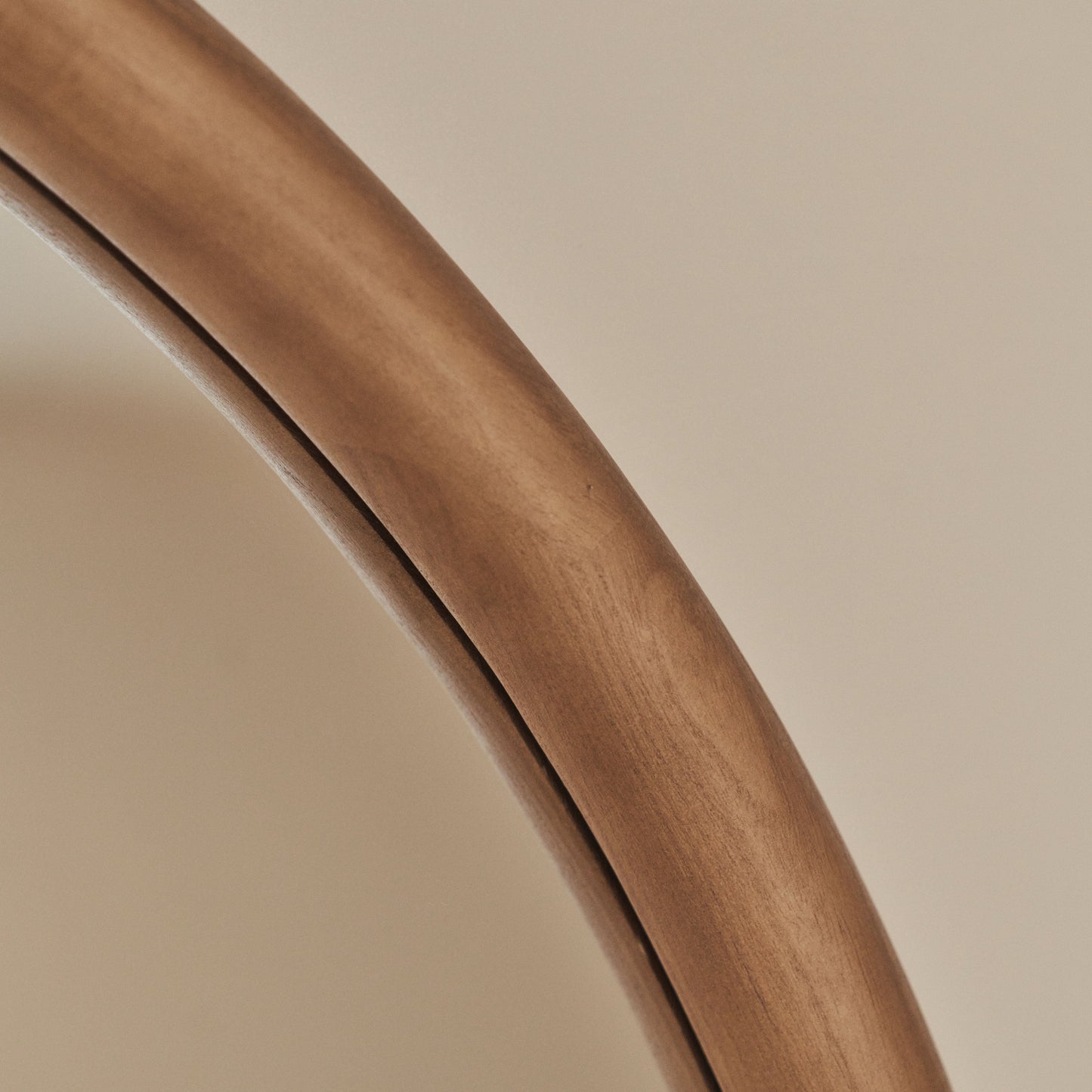 Amora - Specchio da Parete Rotondo Grande in Legno Caldo 100cm x 100cm