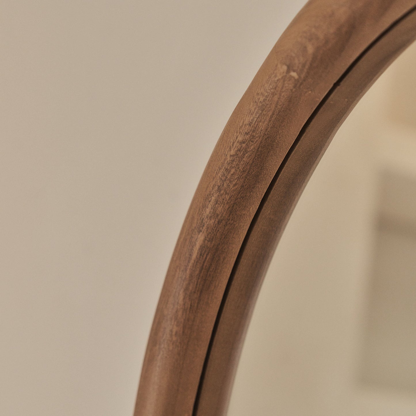 Amora - Specchio Grande ad Arco in Legno Caldo a Figura Intera 172cm x 60cm