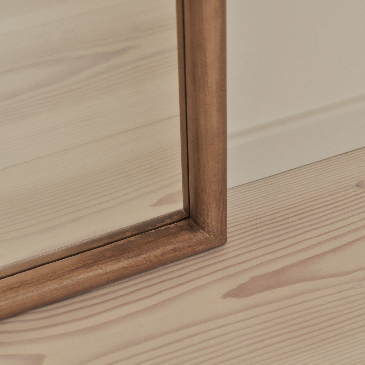 Amora - Specchio Grande ad Arco in Legno Caldo a Figura Intera 172cm x 60cm