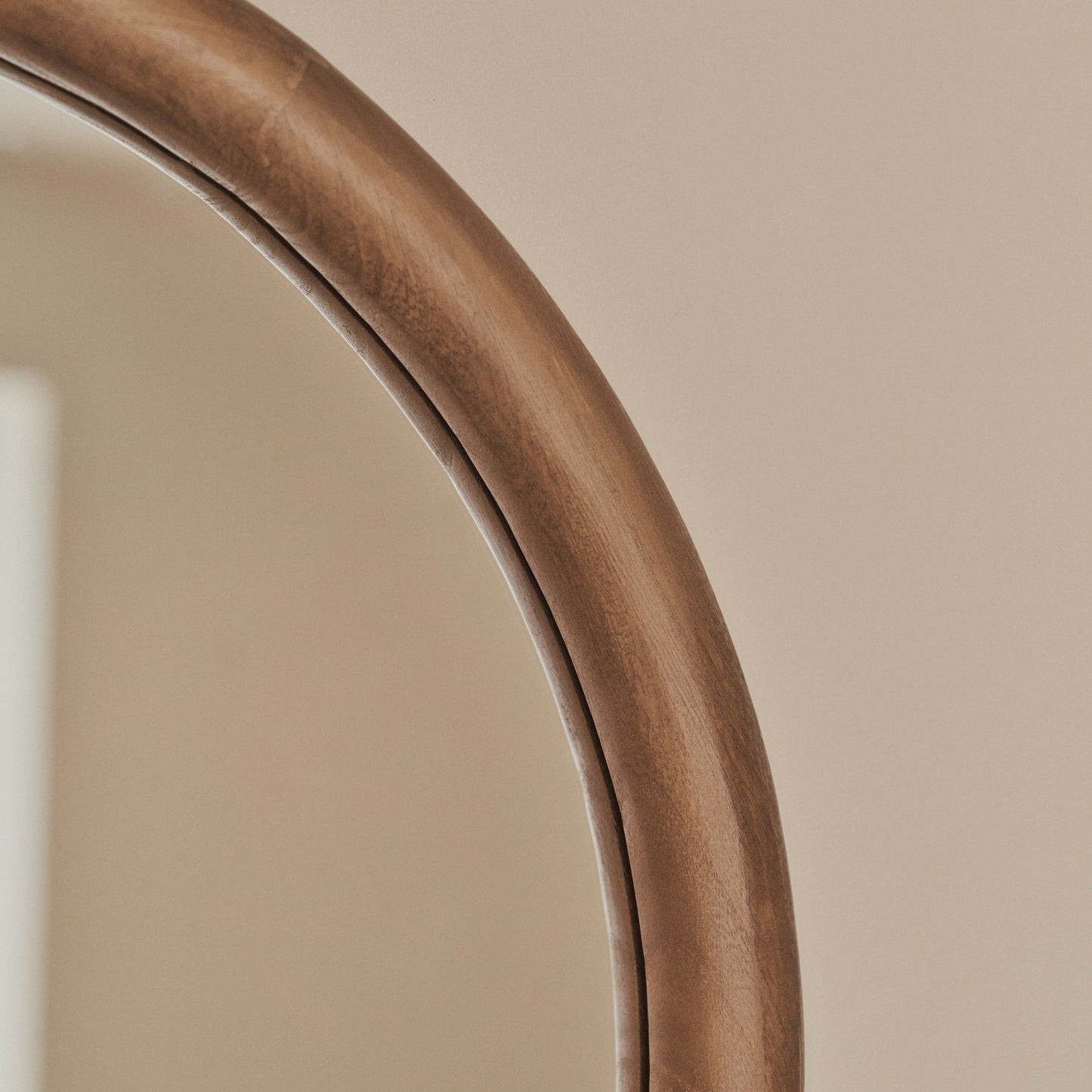Amora - Specchio Grande ad Arco in Legno Caldo a Figura Intera 172cm x 60cm