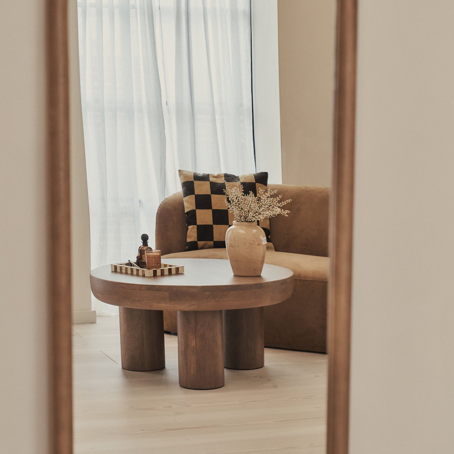 Amora - Specchio Grande ad Arco in Legno Caldo a Figura Intera 172cm x 60cm