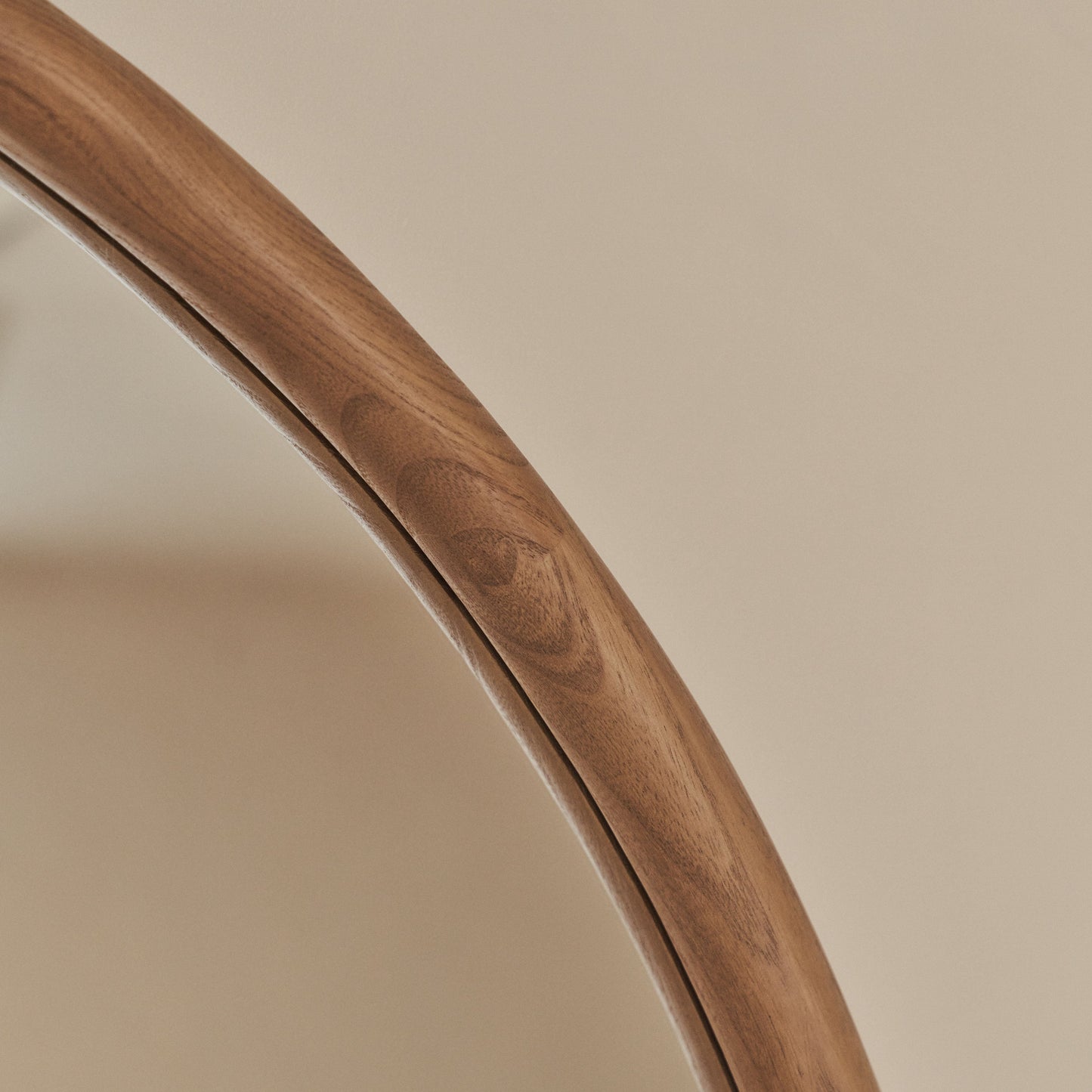 Amora - Specchio Grande ad Arco in Legno Caldo a Figura Intera 200cm x 120cm