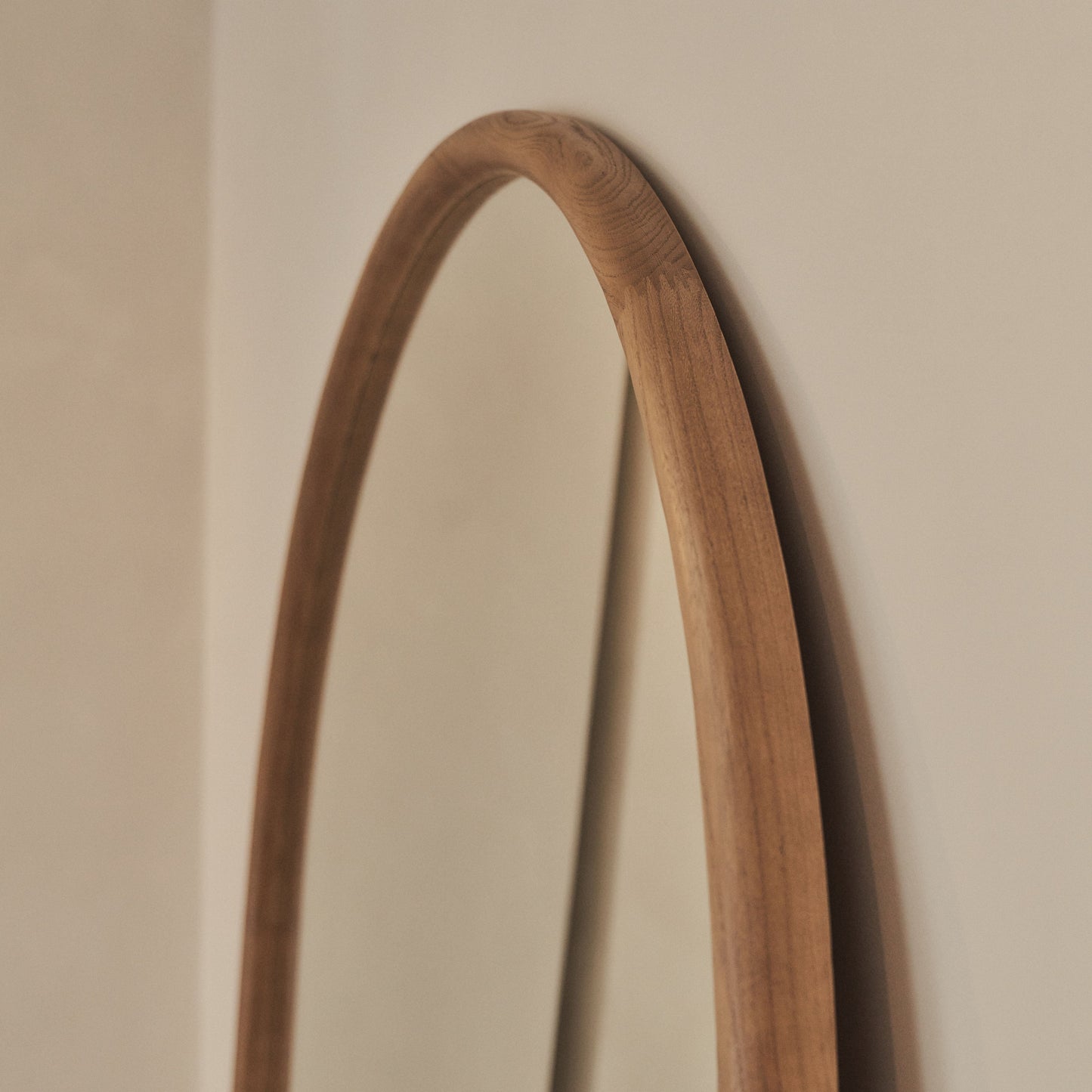 Amora - Specchio Grande ad Arco in Legno Caldo a Figura Intera 200cm x 120cm