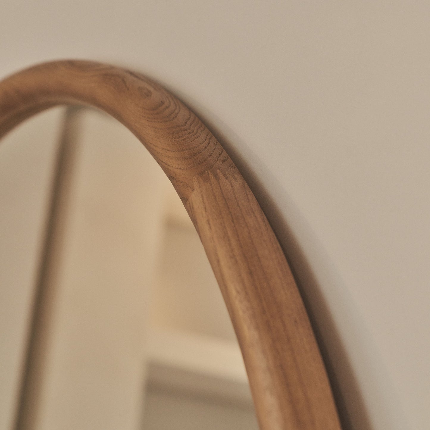 Amora - Specchio Grande ad Arco in Legno Caldo a Figura Intera 200cm x 120cm