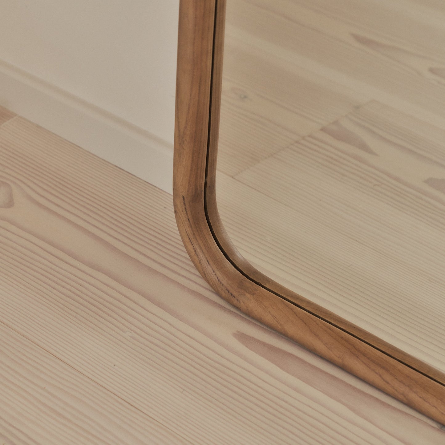 Amora - Specchio Grande ad Arco in Legno Caldo a Figura Intera 200cm x 120cm