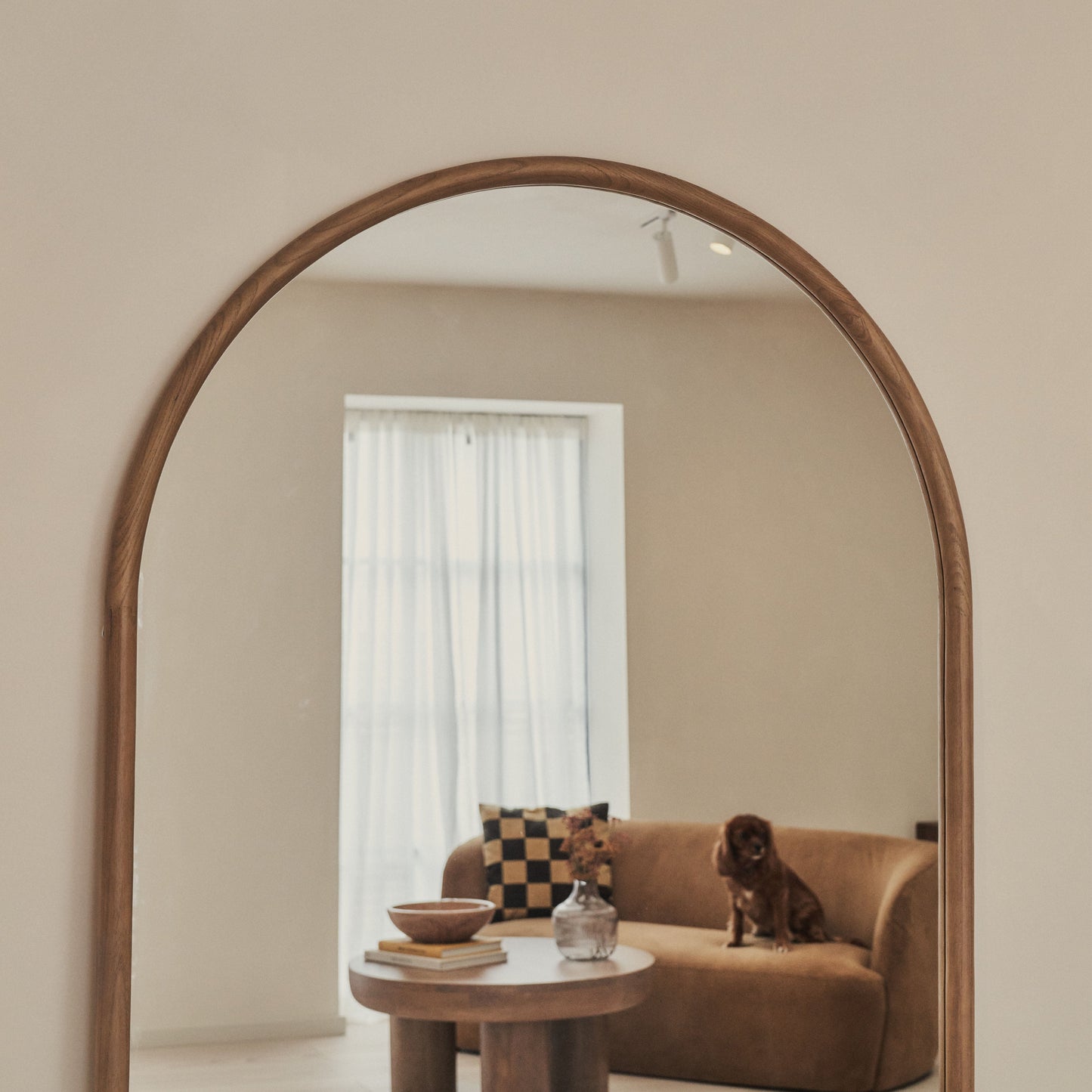 Amora - Specchio Grande ad Arco in Legno Caldo a Figura Intera 200cm x 120cm